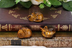 LAIDANLA Tiger Eye Cat Healing Crystals Figurine Sleeping Cat Hand Carved Cute Statue Polished Stone Sculpture Reiki Office Room Bedroom Desk Home Decoration Gifts 1.6" - color: I-tiger Eye