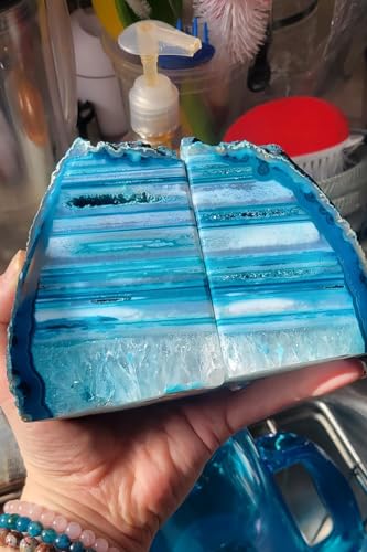 AMOYSTONE Teal Agate Geode Bookends, Unique Natural Crystal Book Holder 2-3 LBS with Rubber Bumpers, Sujetalibros for Small Books and Kitchen Cookbooks, Stylish and Functional - color: Teal, size: 2-3 Pounds