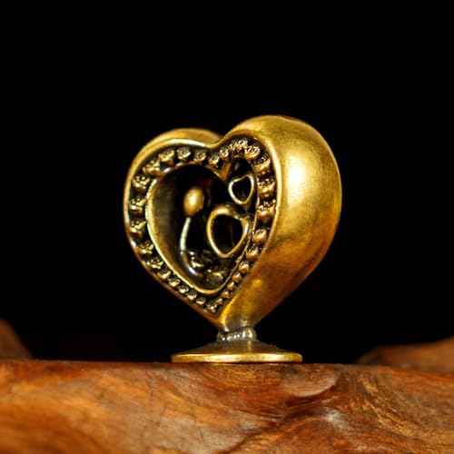 CHOVY Heart-Blossoming Love Token Retro Solid 100% Brass Handcrafted Large Heart Encrusted with Roses Perfect for Couples Celebrations Anniversaries Home Decor Desk Ornaments Collectible - style: HeartBloom