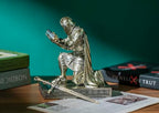 King's Guard Leader Cloak Warrior Knight Pen Holder Mobile Phone Stand, Ornament Knight Statue, Pen Stand Paperweight for Office and Home (Bronze) - color: Bronze