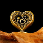 CHOVY Heart-Blossoming Love Token Retro Solid 100% Brass Handcrafted Large Heart Encrusted with Roses Perfect for Couples Celebrations Anniversaries Home Decor Desk Ornaments Collectible - style: HeartBloom