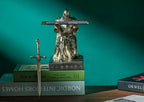 King's Guard Leader Cloak Warrior Knight Pen Holder Mobile Phone Stand, Ornament Knight Statue, Pen Stand Paperweight for Office and Home (Bronze) - color: Bronze