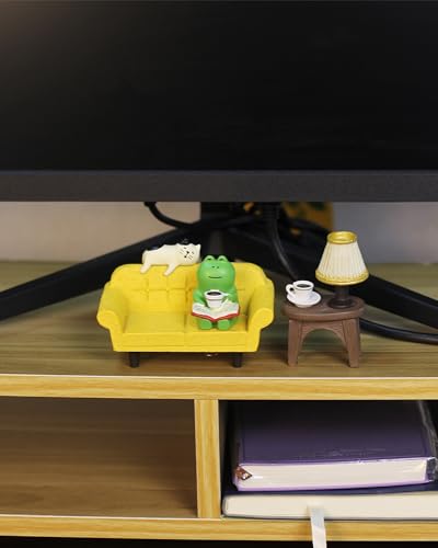 Mevodeata Cute Mini Frog Figurine with Small Sofa and Lamp Table Resin Frog Figure for Office Home Decor - Cute Frog Gift for Frog Lovers (Yellow Sofa) - color: Long Sofa-yellow