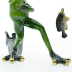 Queemie® Funny Fishing Frogs Statues, 2pcs Mascot Animals Ornaments Anglers Lovers Collectible Figurines Sculptures for Outdoor Lawn Yard Garden Home Office Desk Decoration