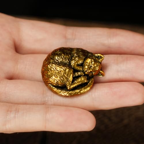 CHOVY Vintage Brass Sleeping Cat Statue - Solid Handcrafted Curled Up Feline, Cozy Desk Sculpture for Study, Bedroom Shelf & Soothing Decor Gift for Stress Relief & Cat Lovers - color: Lying Cat