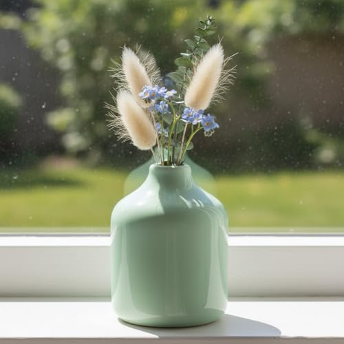 Sunddo 4 Inch Small Green Vase for Flowers - Cute Modern Decorative Vases Home Decor, Ceramic Bud Vase for Dining Table, Night Stand, Bathroom Decoration, Office Desk, Bathtub Decor - color: Light Green, size: 4 inch