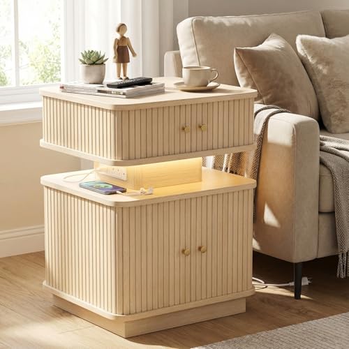 LED Light End Table with Charging Station, Oak Mid Century Bedside Table with USB Type A C Ports, Small Fluted Accent TV Control Nightstand with 2 Sliding Door for Living Room, Curvy Edge - color: Oak