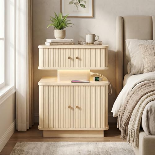 LED Light End Table with Charging Station, Oak Mid Century Bedside Table with USB Type A C Ports, Small Fluted Accent TV Control Nightstand with 2 Sliding Door for Living Room, Curvy Edge - color: Oak