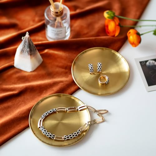 Romadedi Gold Pillar Candle Holders Decor - 5.5 Inch Round Candle Tray Decorative Brass Metal Plate Candle Srand for 3 Wick Candles Jars for Coffee Table Countertop Home Decorations, Set of 2