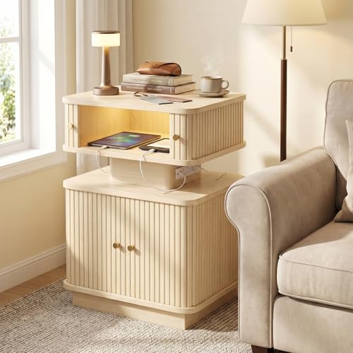 LED Light End Table with Charging Station, Oak Mid Century Bedside Table with USB Type A C Ports, Small Fluted Accent TV Control Nightstand with 2 Sliding Door for Living Room, Curvy Edge - color: Oak